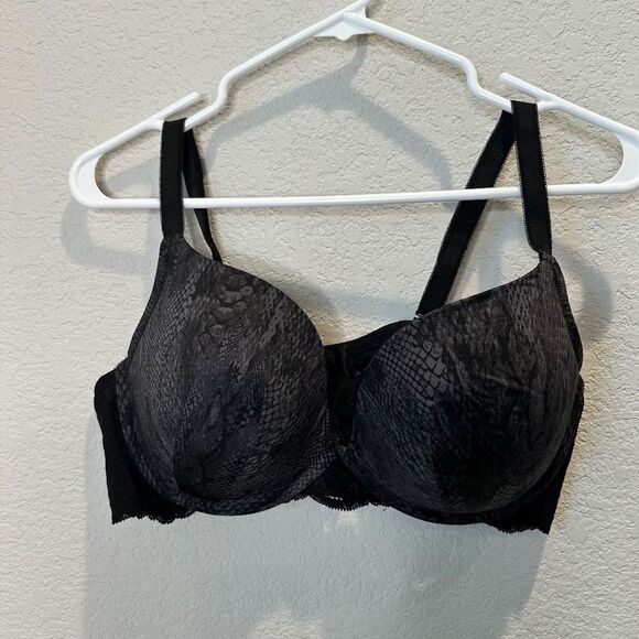 Torrid Curve Black Reptile Print Lace Criss Cross Front Bra - Size 40D - EUC - Picture 1 of 5
